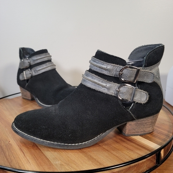 Steve Madden Black and Gray Ankle Boots - Picture 7 of 16